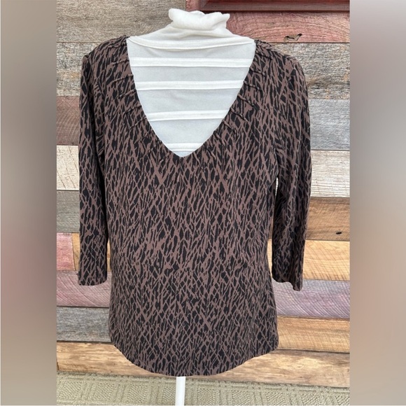 ❤️Dana Buchman Signature Briown Animal Print 3/4 Sleeve Top XS - Picture 2 of 6